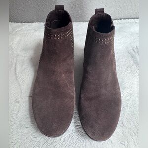 FitFlop Size 8 brown boots, Great condition, with tiny flaws on soles of boots
